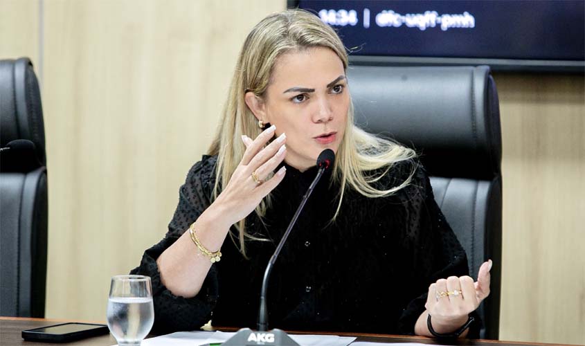 Cláudia de Jesus participa de debate com produtores rurais