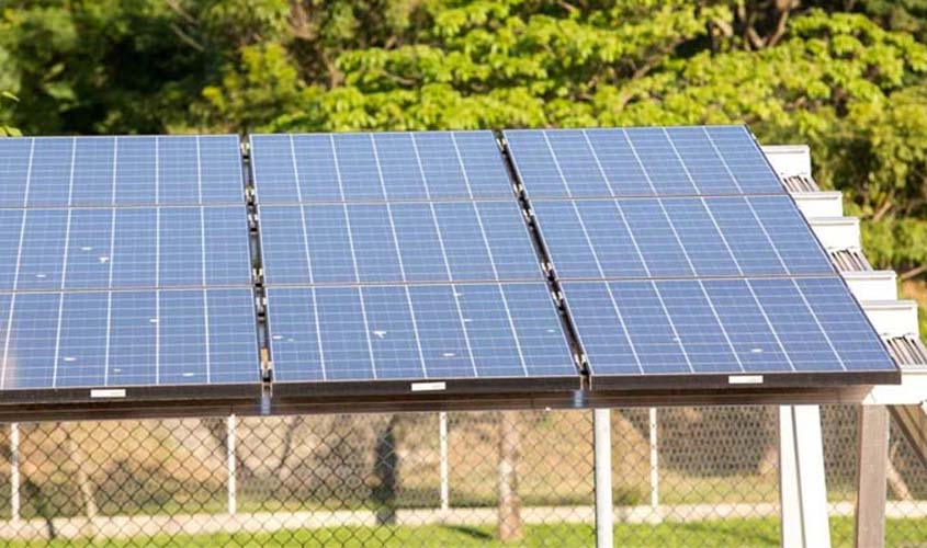 Uso de energia solar no campo cresce com usinas flutuantes