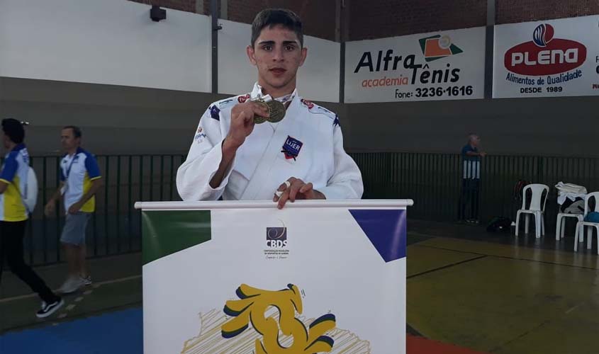 Estudante conquista bicampeonato brasileiro na Liga Nacional de Judô