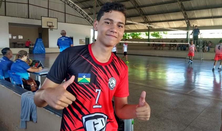 Criança com doença rara pretende se tornar astro do voleibol ao iniciar atividades esportivas nos Jogos Escolares de Rondônia