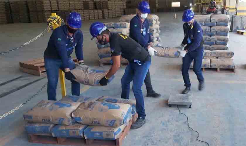 Ipem vistoria lojas de materiais de construção; sacos de cimento de 42,5 e 50 quilos foram aprovados durante fiscalização
