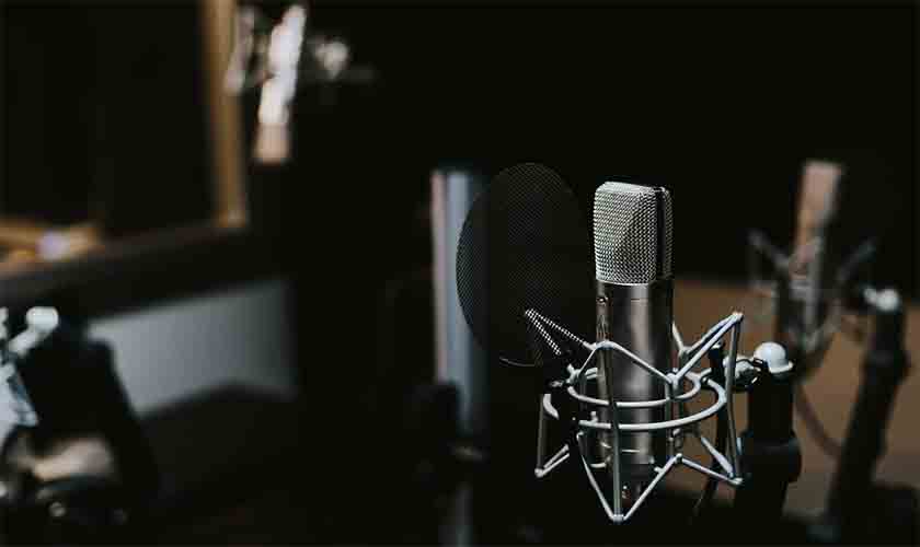 Estúdio para gravar podcast em casa: veja como montar o seu