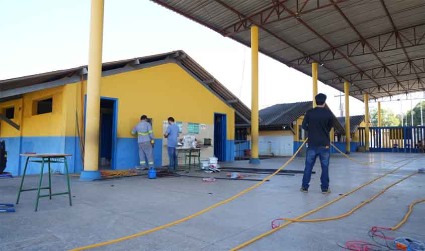 Escola Maria Izaura recebe sistema de climatização após mais de 30 anos de espera