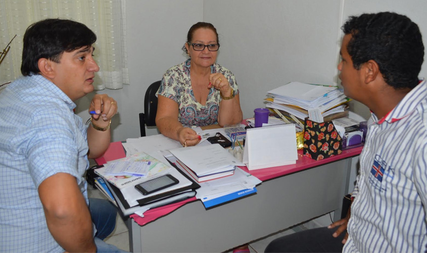 Cleiton Roque visita escola em Cacoal e aciona SEDUC para melhorar infraestrutura