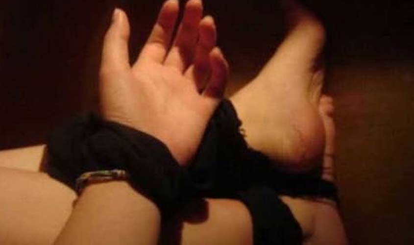 Homem é preso acusado de amarrar e estuprar a própria filha de 13 anos