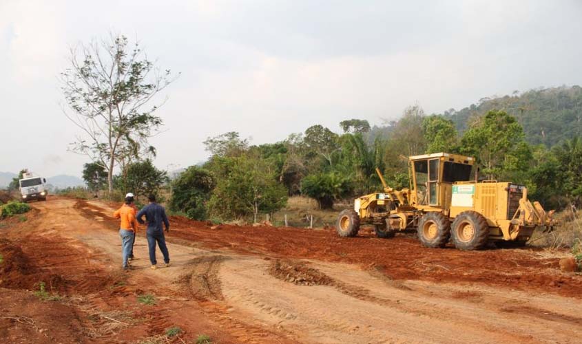 DER trabalha na manutenção de 48 quilômetros da RO-472