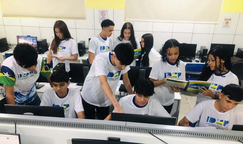 Ensino médio integral oferece curso de Informática