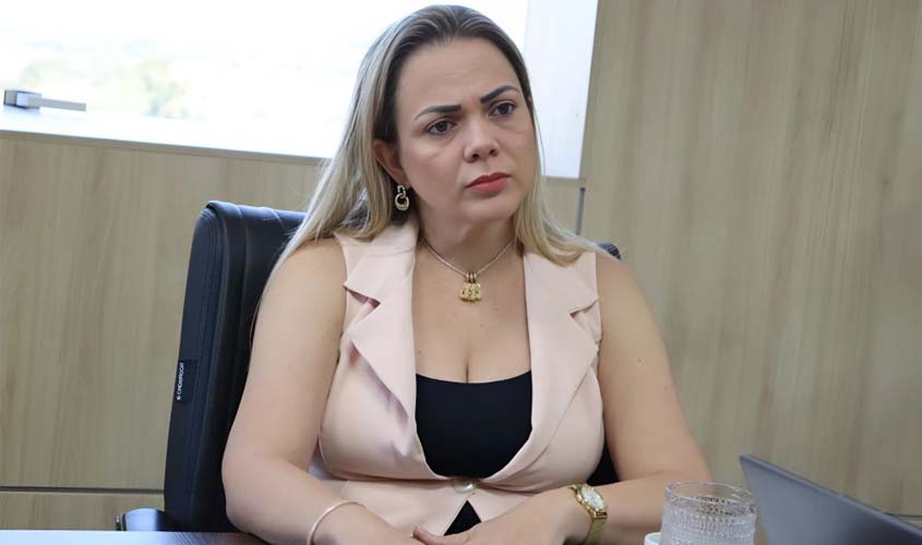 Cláudia de Jesus pede reconhecimento de tempo de serviço de servidores na pandemia