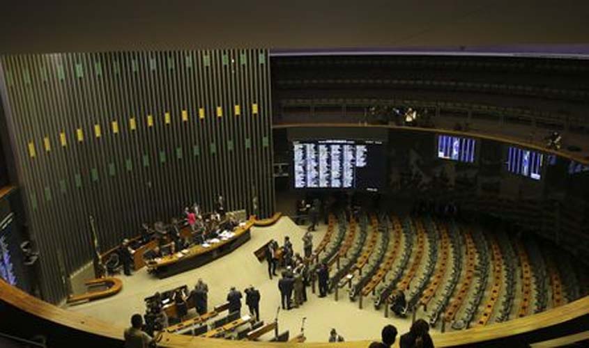 Ao vivo: plenário da Câmara vota denúncia contra Temer e ministros