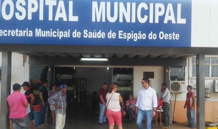 Deputado Anderson do Singeperon visita hospital e constata falta de medicamentos