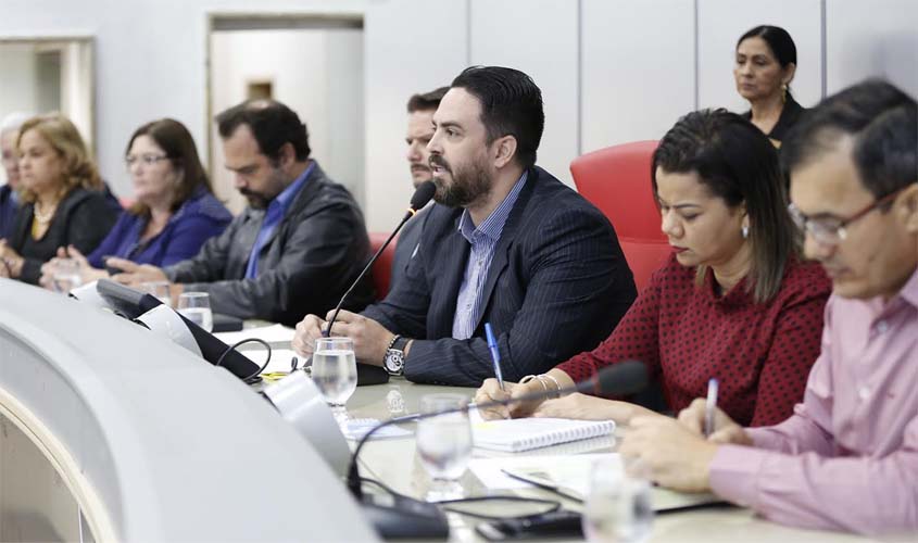 Léo Moraes realiza audiência pública para debater inclusão de pessoas com deficiência