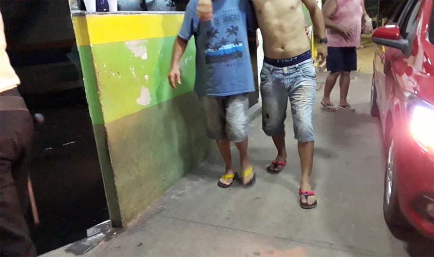 Pai e filho são baleados em bar vítimas de  tentativa de roubo em Porto Velho