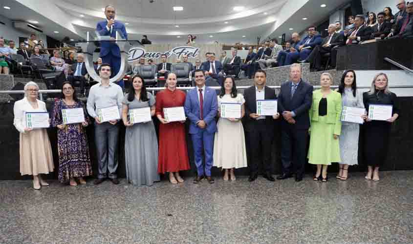 Deputado Cássio Gois prestigia celebração dos 30 anos da Escola Daniel Berg