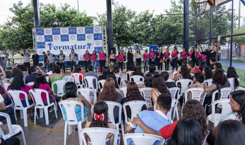 Certificados de conclusão são entregues para formandos de cursos oferecidos pelo Sine Municipal