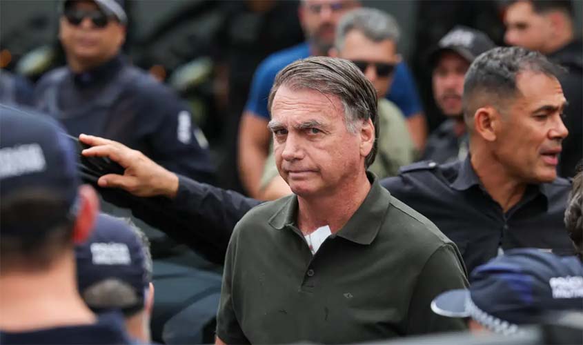 Bolsonaro seguirá preso na PF, decide Moraes