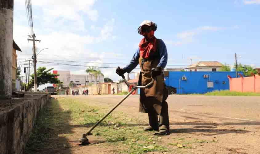 Semusb realiza mutirão de limpeza nas principais ruas de Porto Velho