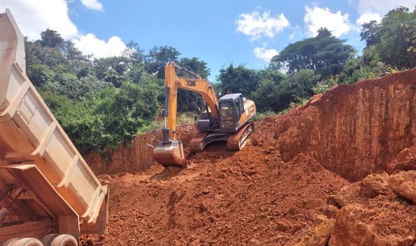 Prefeitura intensifica trabalhos de recuperação das estradas rurais em Porto Velho