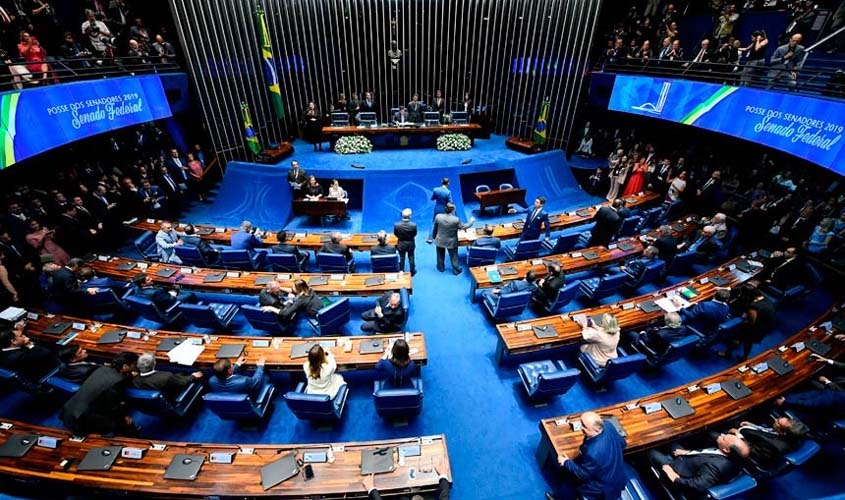 Senadores eleitos em outubro tomam posse e elegem presidente em 1º de fevereiro  