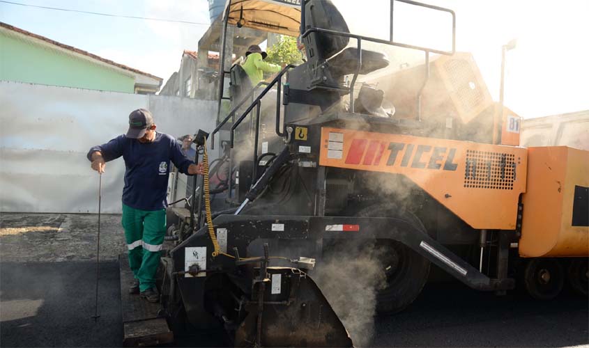 Prefeitura avança com obras de recapeamento de ruas