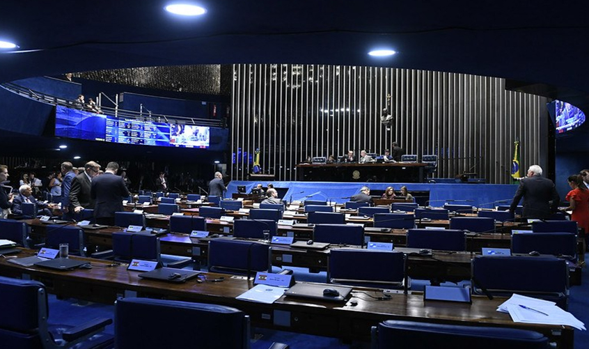 Senadores consideram possível compartilhamento de vídeo por Bolsonaro um ataque à democracia  