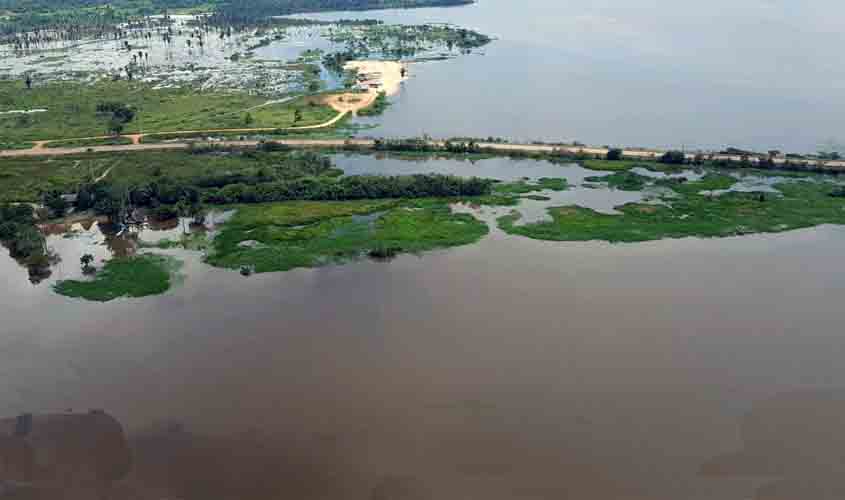 Governo de Rondônia antecipa estratégias para atender famílias atingidas pela cheia do rio Madeira