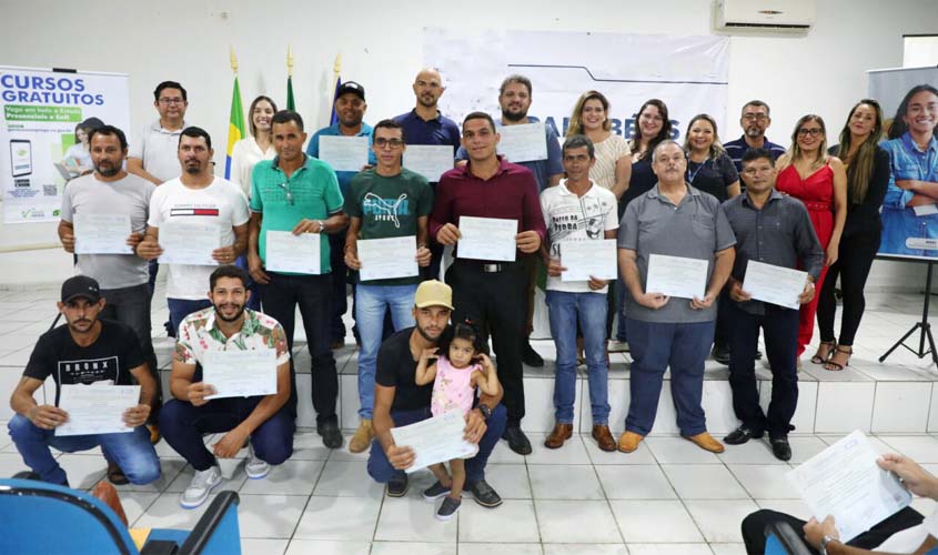 Governo de Rondônia realiza entrega de certificados do Programa 'Geração Emprego'