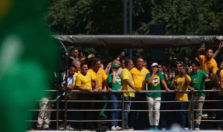 Ciente da prisão, Bolsonaro foi à Paulista pedir clemência