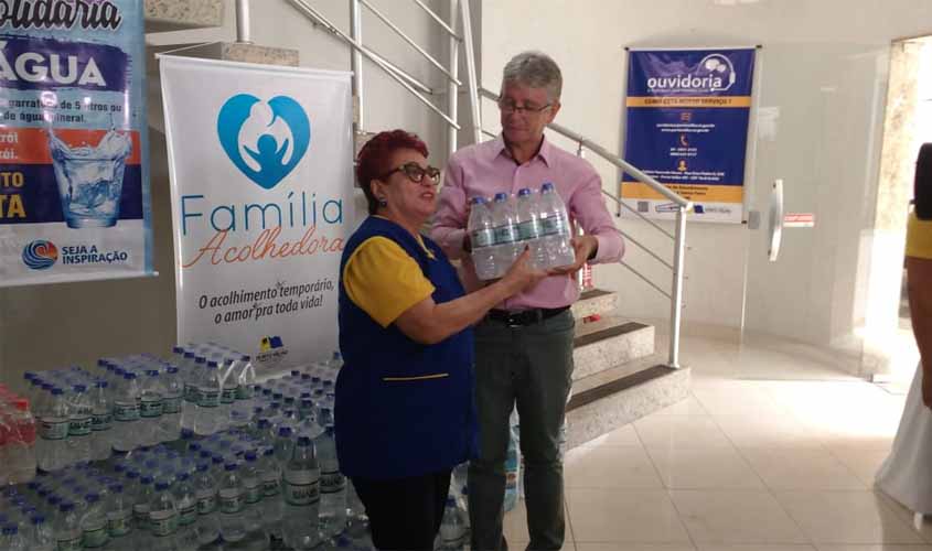 Prefeitura recebe doação de água mineral do Rotary Club para desabrigados da enchente