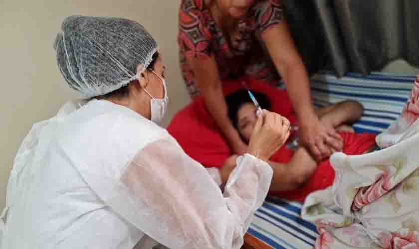 Liberada 4ª dose de vacina contra a covid-19 para acamados em Porto Velho