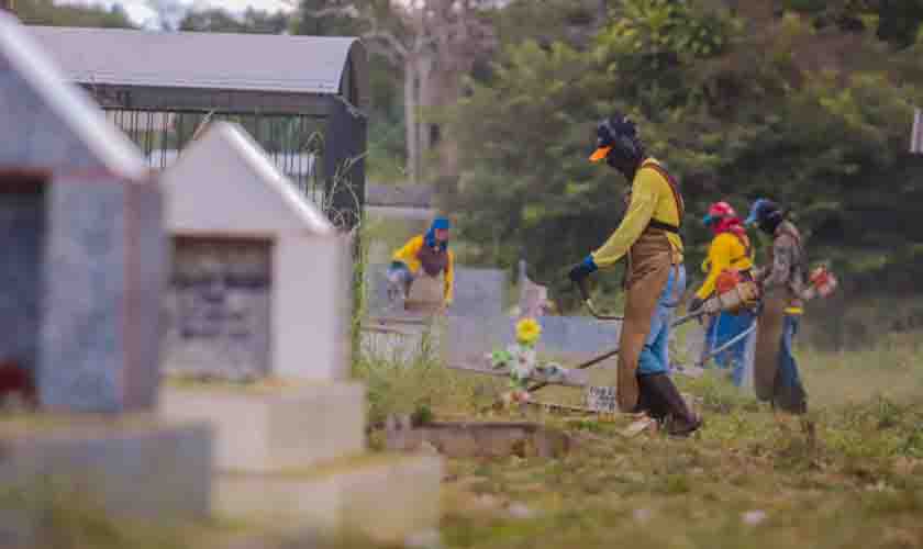 Serviço de limpeza é iniciado no Cemitério Santo Antônio em Porto Velho