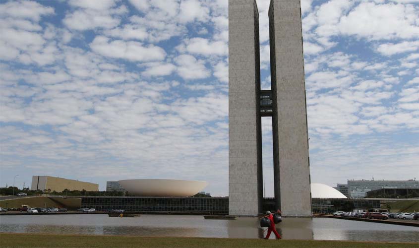 Congresso aprova reajuste para servidores e piso da enfermagem