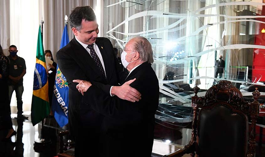 Pacheco homenageia ex-presidente José Sarney, que completou 93 anos  