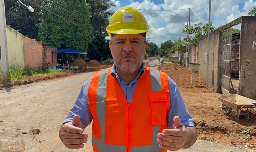 Vereador Everaldo Fogaça fiscaliza obras de construção de sarjetas e meio-fio 