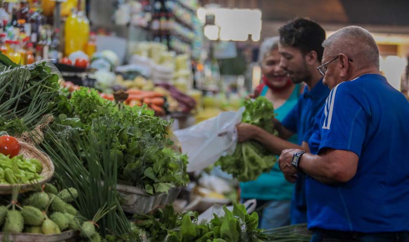 Tradicional feira do Cai N’Água acontece dentro do antigo terminal de ônibus em Porto Velho