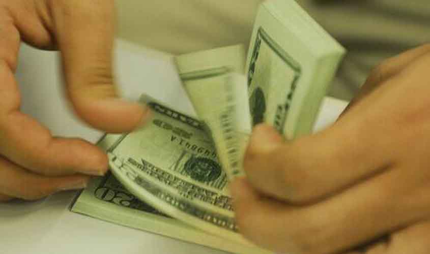 Dólar fecha estável em leve baixa, aos R$ 5,69