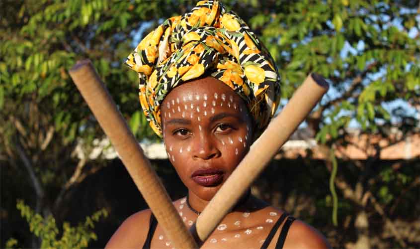 Evento gratuito celebra a cultura afro-brasileira com música, dança, oficinas e poesia neste domingo