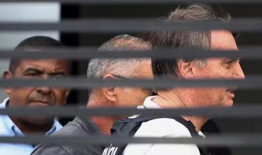 Ministério Público Militar pede expulsão de Bolsonaro