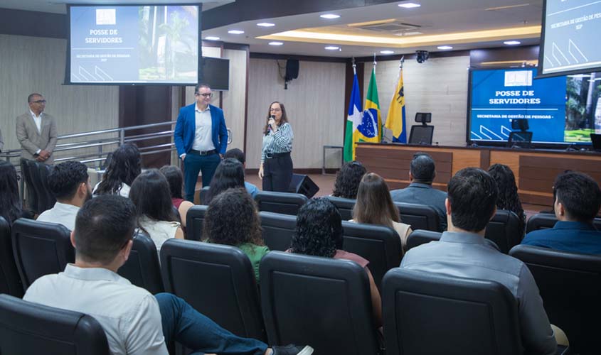 TJRO empossa 21 novos servidores efetivos