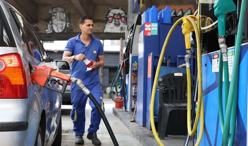 Governo fixa subvenção da gasolina em R$ 0,44 por litro