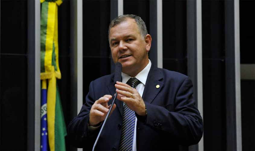 Deputado Lucio Mosquini declara apoio ao decreto do Presidente Jair Bolsonaro que flexibiliza posse e porte de arma de fogo