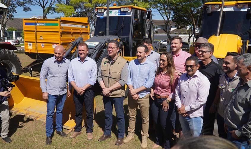 Em Vilhena, Luizinho Goebel participa do Governo Itinerante e entrega emenda para compra de insumo asfáltico