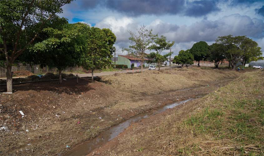 Porto Velho limpa mais de 16 km de igarapés