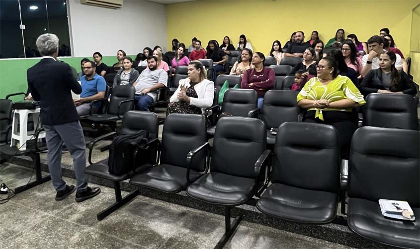 Deputado Jean Oliveira promove curso de oratória 