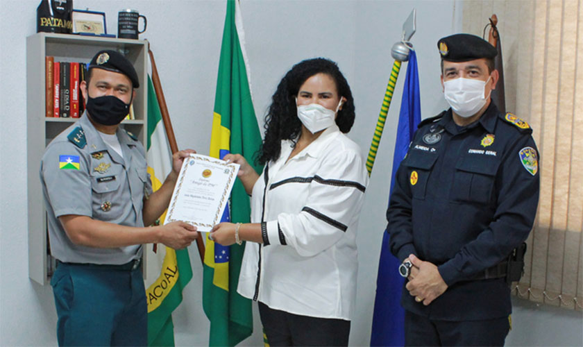 Juíza da comarca de Cacoal é condecorada com o título 'Amigo da Polícia Militar'