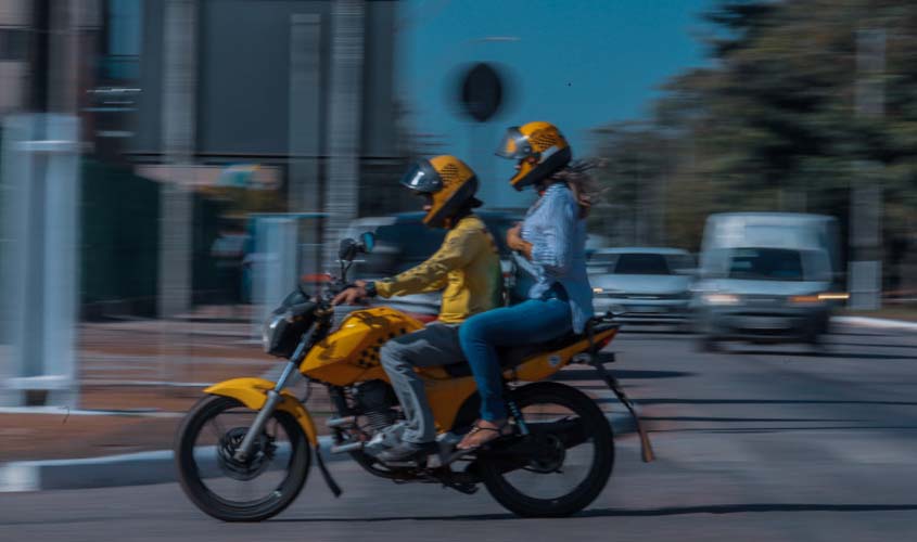 Transporte remunerado de passageiros por aplicativos em motocicletas não está autorizado em Porto Velho