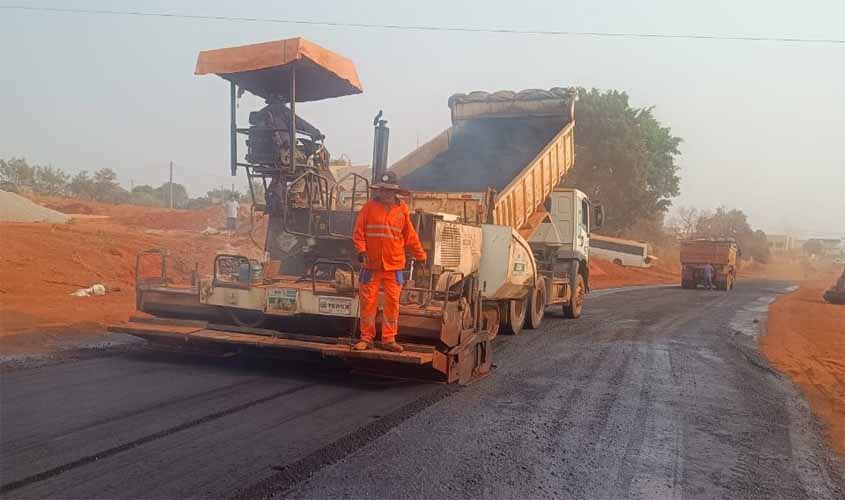 Avenida Getúlio Vargas recebe pavimentação asfáltica