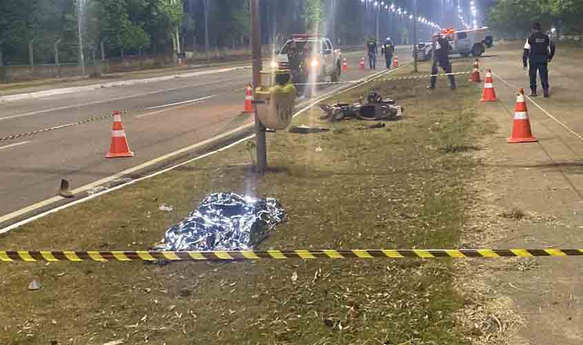 Motociclista morre após colidir contra poste de iluminação no Espaço Alternativo em Porto Velho