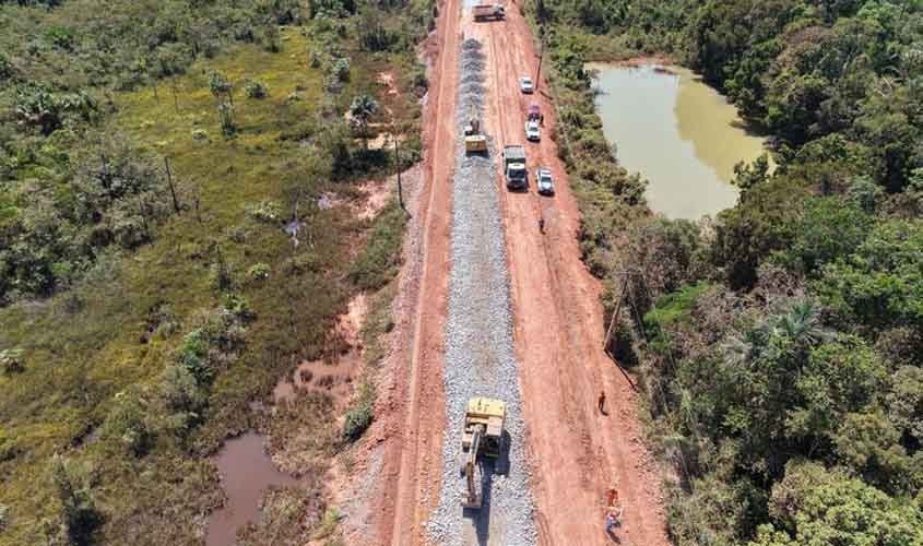 Obras de pavimentação da BR-319/AM seguem a todo vapor