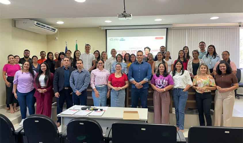 Secretaria Municipal de Desenvolvimento Social capacita profissionais que prestam atendimento à mulheres e meninas vítimas de violência doméstica e familiar