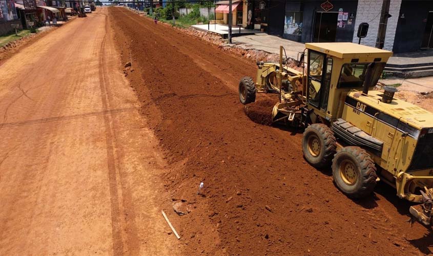 Avenida 6 de Maio começa a receber imprimação asfáltica